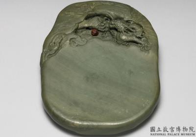 图片[2]-Songhua inkstone with “Dragon Educating the Cub” motif (with wooden box), Qing dynasty, Kangxi reign (1662-1722)-China Archive